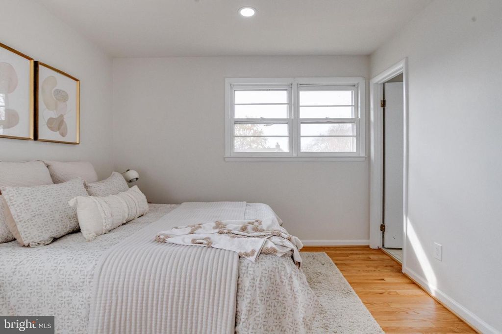 Image 37 of property listing at 13 PALMA CT, Parkville, MD 21234