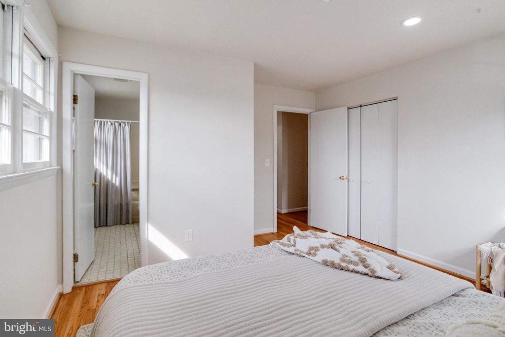 Image 39 of property listing at 13 PALMA CT, Parkville, MD 21234