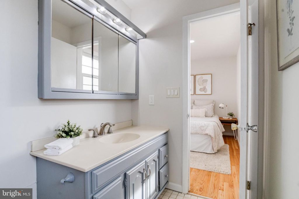 Image 42 of property listing at 13 PALMA CT, Parkville, MD 21234