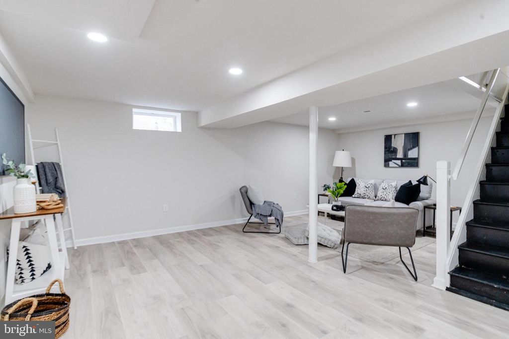 Image 58 of property listing at 13 PALMA CT, Parkville, MD 21234