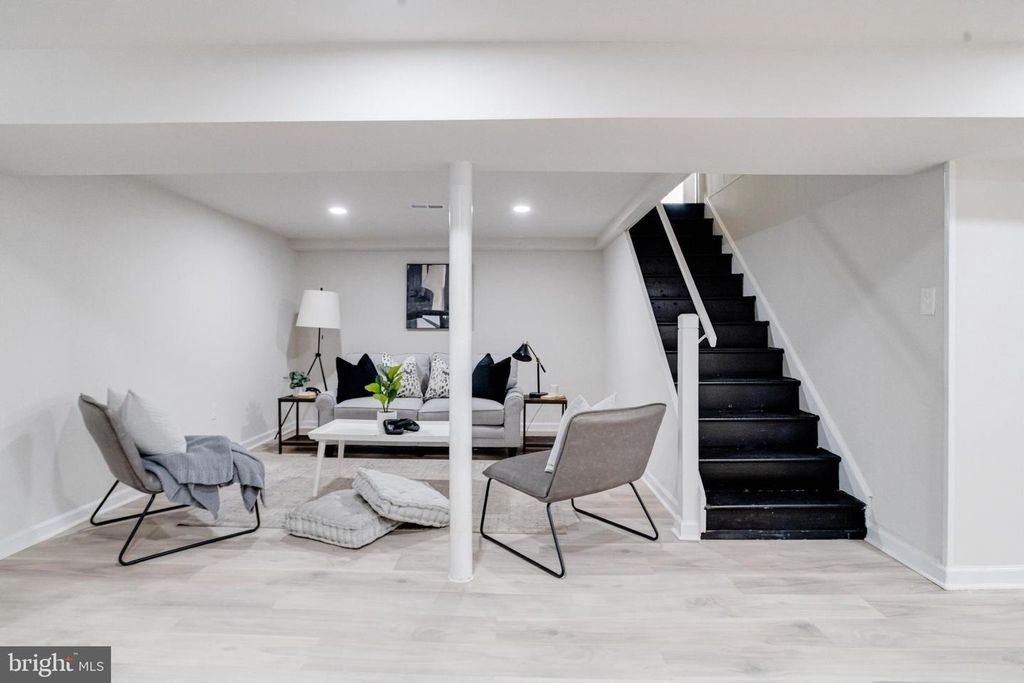 Image 59 of property listing at 13 PALMA CT, Parkville, MD 21234