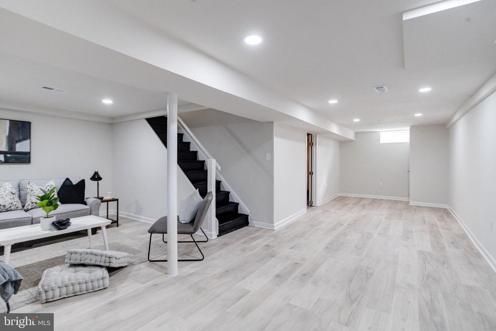 Image 60 of property listing at 13 PALMA CT, Parkville, MD 21234