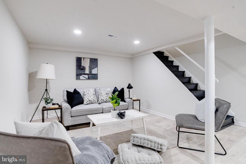 Image 61 of property listing at 13 PALMA CT, Parkville, MD 21234