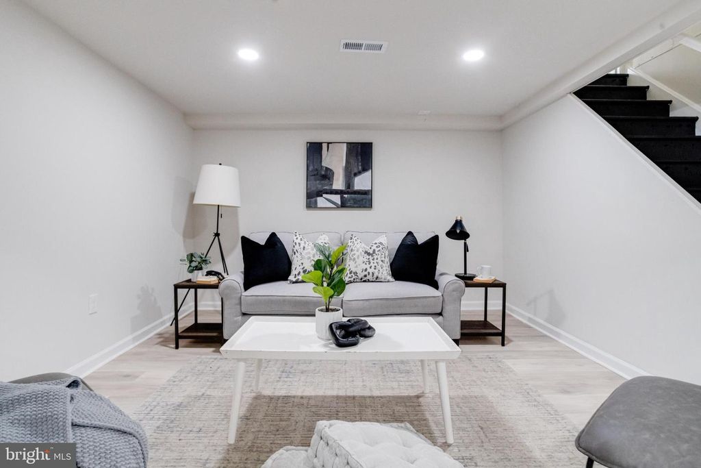 Image 62 of property listing at 13 PALMA CT, Parkville, MD 21234