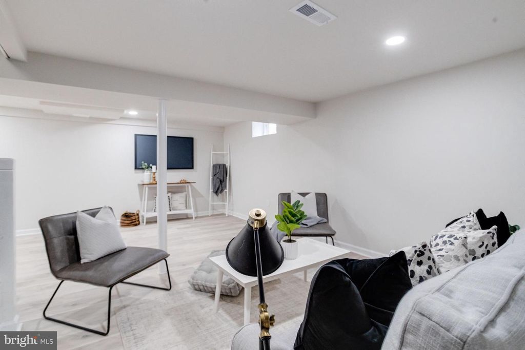 Image 63 of property listing at 13 PALMA CT, Parkville, MD 21234