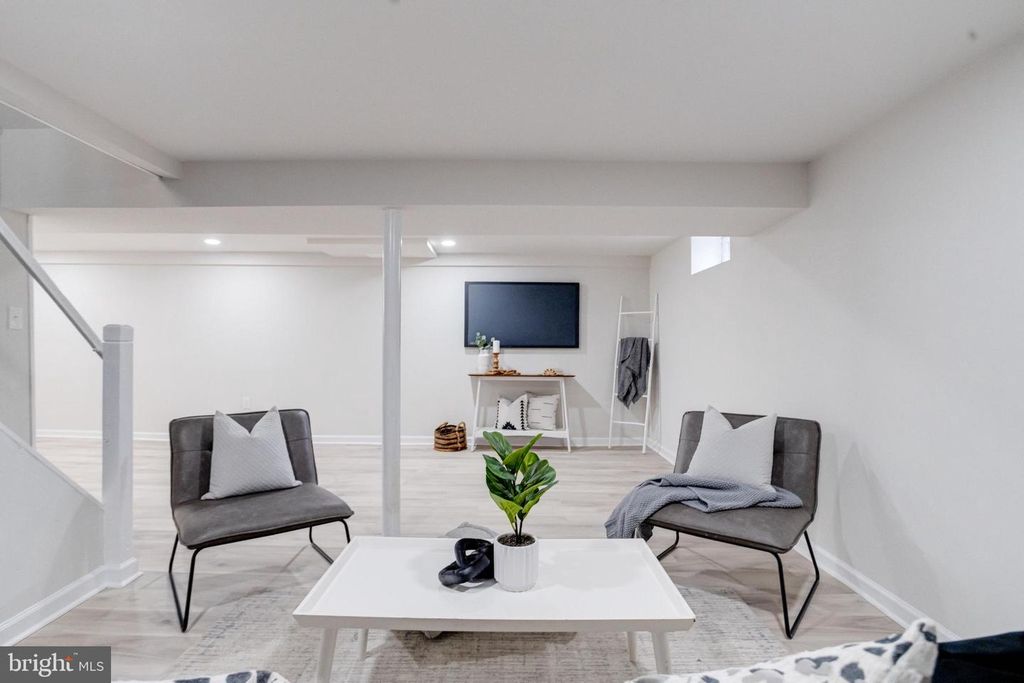 Image 64 of property listing at 13 PALMA CT, Parkville, MD 21234