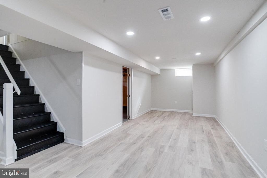 Image 66 of property listing at 13 PALMA CT, Parkville, MD 21234