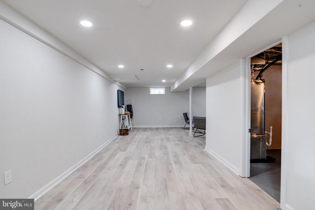 Image 67 of property listing at 13 PALMA CT, Parkville, MD 21234