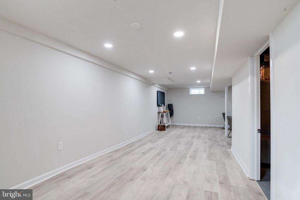 Image 68 of property listing at 13 PALMA CT, Parkville, MD 21234