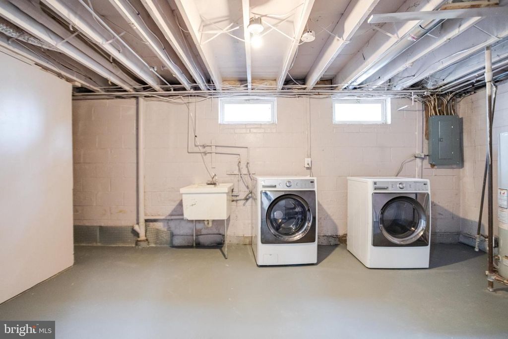 Image 69 of property listing at 13 PALMA CT, Parkville, MD 21234