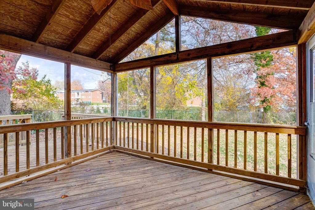 Image 71 of property listing at 13 PALMA CT, Parkville, MD 21234