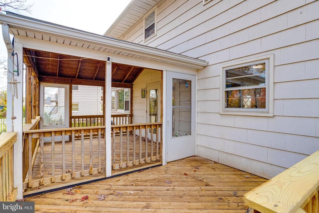 Image 74 of property listing at 13 PALMA CT, Parkville, MD 21234