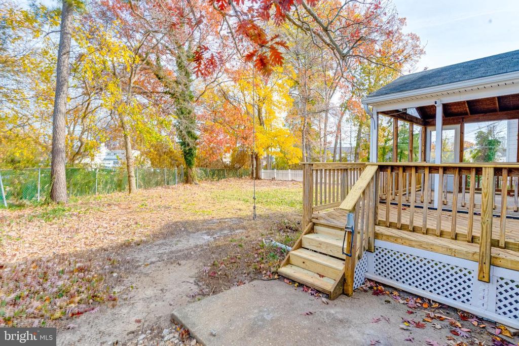 Image 75 of property listing at 13 PALMA CT, Parkville, MD 21234