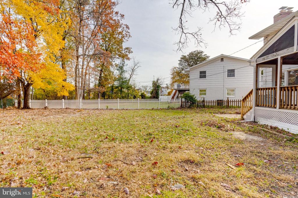 Image 77 of property listing at 13 PALMA CT, Parkville, MD 21234