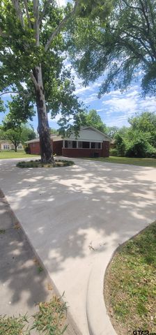 615 N Pacific St., Mineola, TX 75773