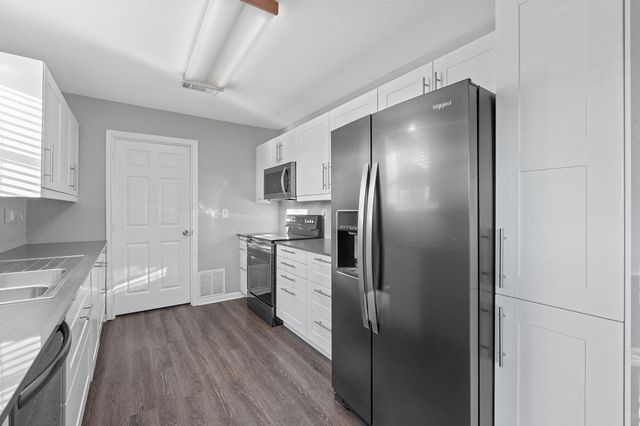 1255 Lovers LN, Bastrop, TX 78602