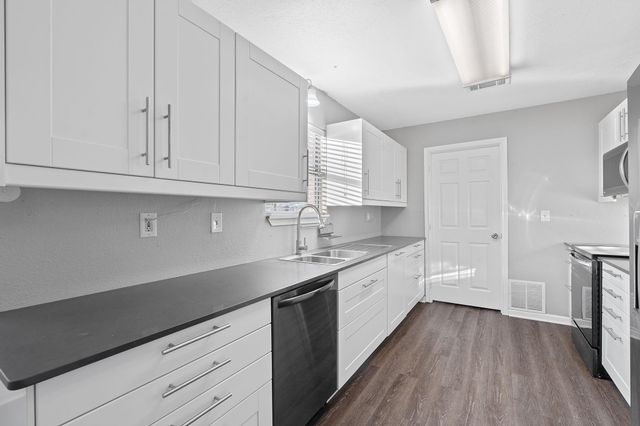 1255 Lovers LN, Bastrop, TX 78602