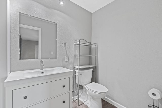 1255 Lovers LN, Bastrop, TX 78602