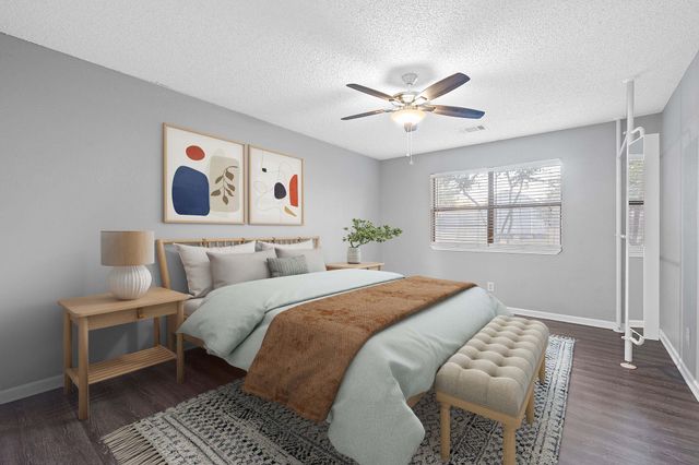 1255 Lovers LN, Bastrop, TX 78602