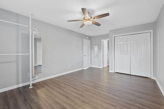 1255 Lovers LN, Bastrop, TX 78602