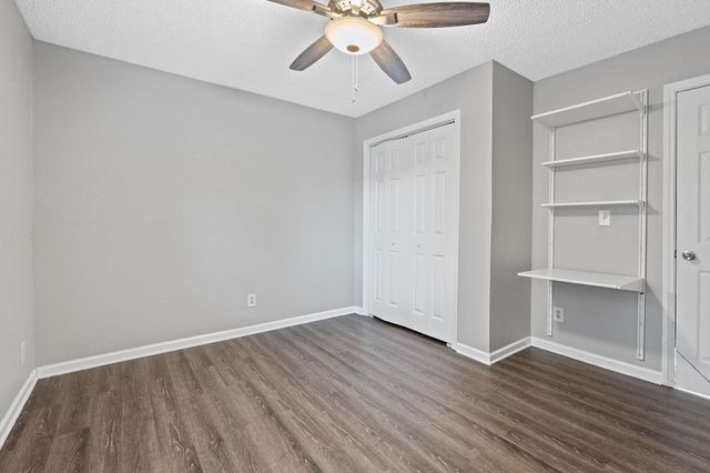 1255 Lovers LN, Bastrop, TX 78602