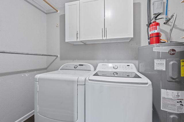 1255 Lovers LN, Bastrop, TX 78602