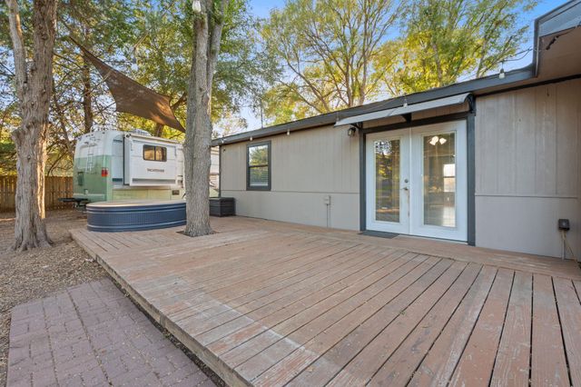 1255 Lovers LN, Bastrop, TX 78602