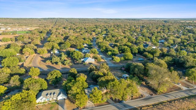 1255 Lovers LN, Bastrop, TX 78602