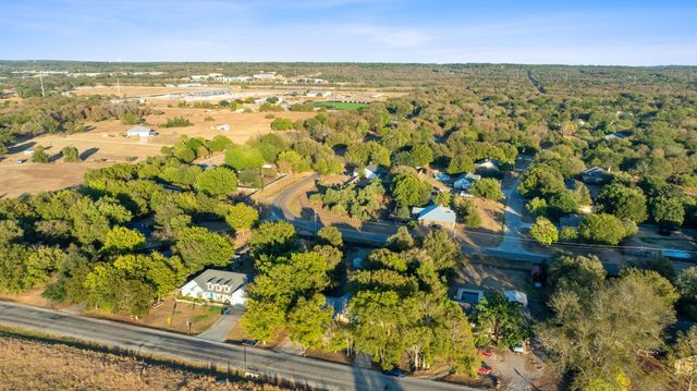 1255 Lovers LN, Bastrop, TX 78602