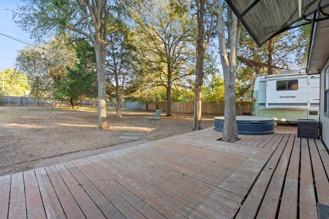 1255 Lovers LN, Bastrop, TX 78602