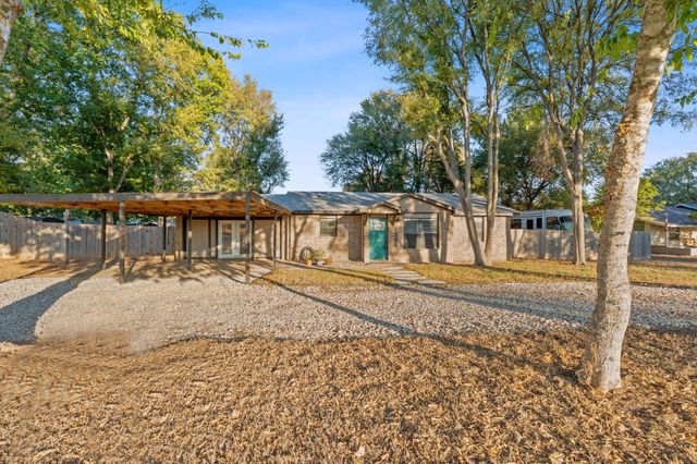 1255 Lovers LN, Bastrop, TX 78602