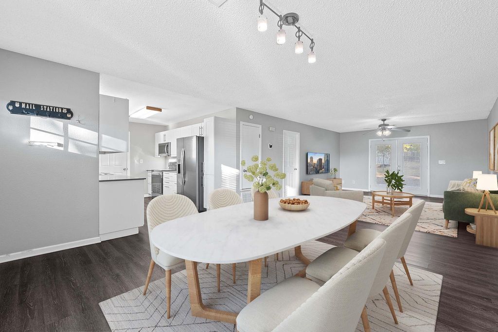 1255 Lovers LN, Bastrop, TX 78602