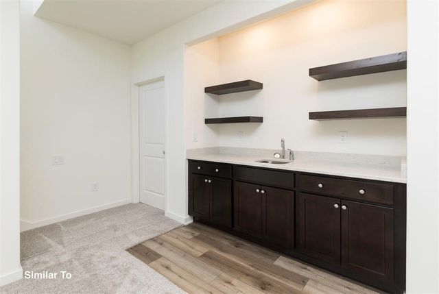 8905 Beery Place, Johnston, IA 50131