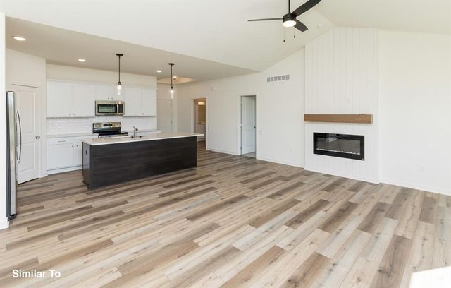 8905 Beery Place, Johnston, IA 50131