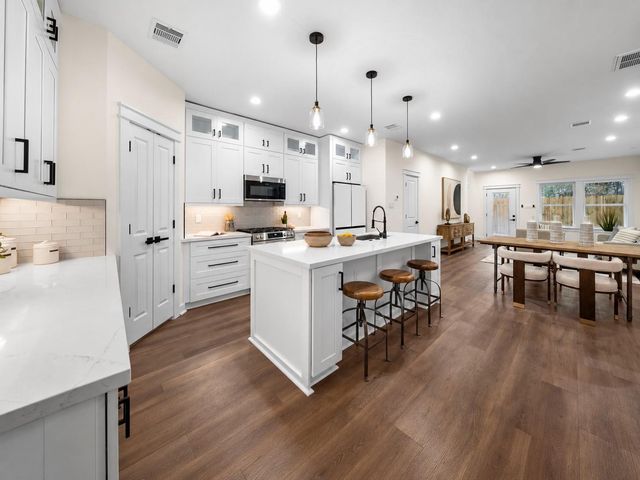 3408 Garapan Street C, Houston, TX 77091