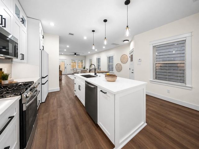 3408 Garapan Street C, Houston, TX 77091