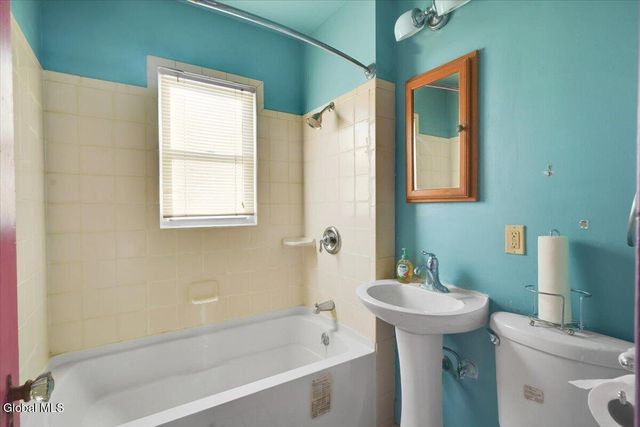 9 Elmhurst Avenue, Colonie, NY 12205