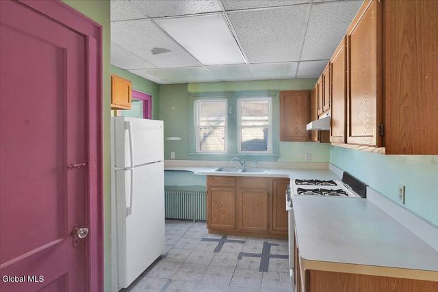 9 Elmhurst Avenue, Colonie, NY 12205