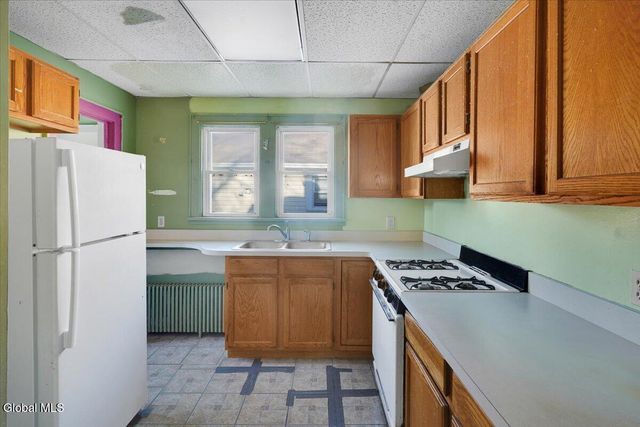 9 Elmhurst Avenue, Colonie, NY 12205