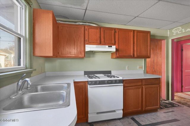 9 Elmhurst Avenue, Colonie, NY 12205