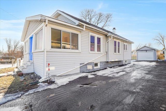 9 Elmhurst Avenue, Colonie, NY 12205