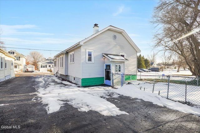 9 Elmhurst Avenue, Colonie, NY 12205