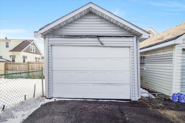 9 Elmhurst Avenue, Colonie, NY 12205