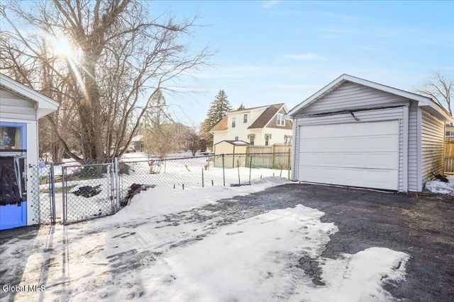 9 Elmhurst Avenue, Colonie, NY 12205