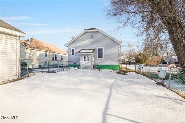 9 Elmhurst Avenue, Colonie, NY 12205