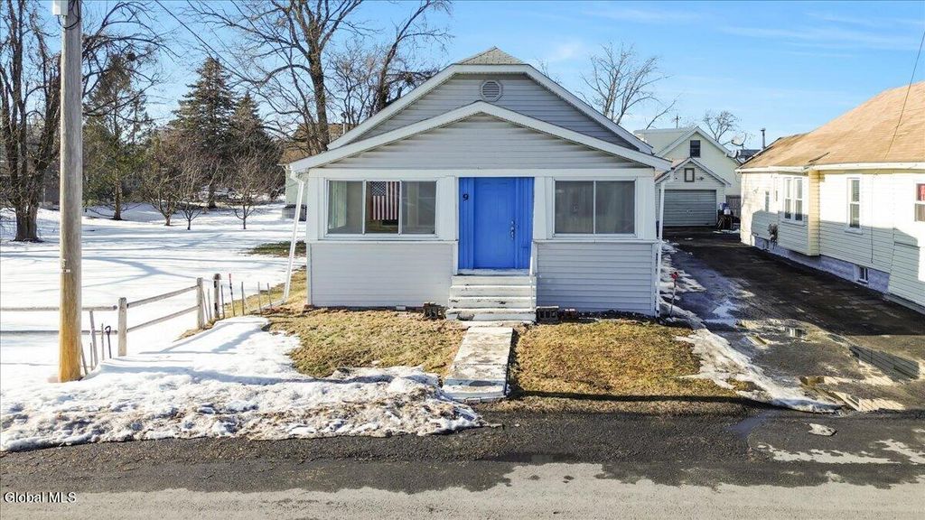 9 Elmhurst Avenue, Colonie, NY 12205