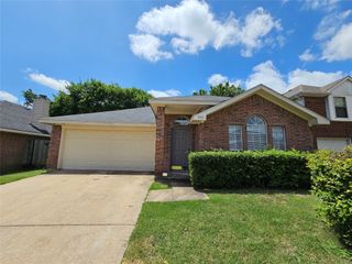 909 Simon Drive, Cedar Hill, TX 75104