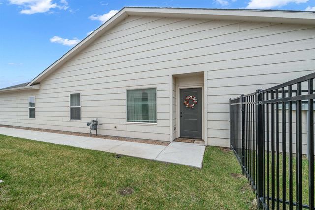 4357 N Sandplum St, Wichita, KS 67205