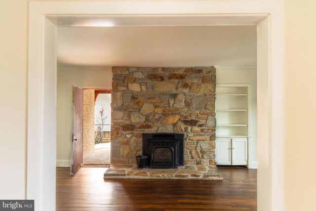 6305 E FORDHAM DR, Baltimore, MD 21215