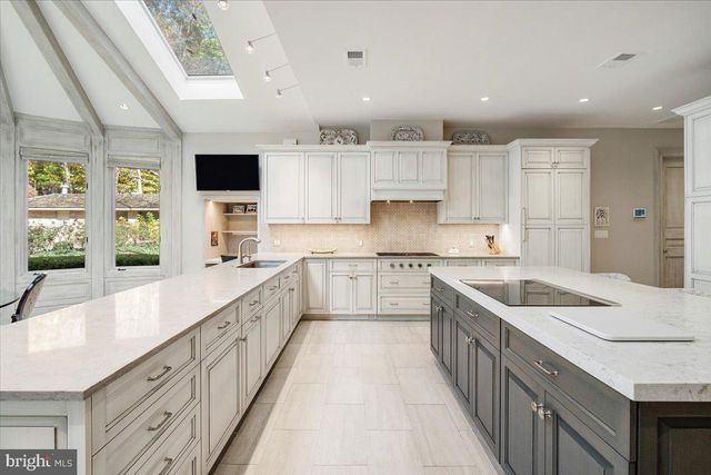 8917 HARVEST SQUARE CT, Potomac, MD 20854